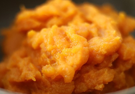 Gratin de patates douces aux pistaches et au fromage "Poil de carotte"